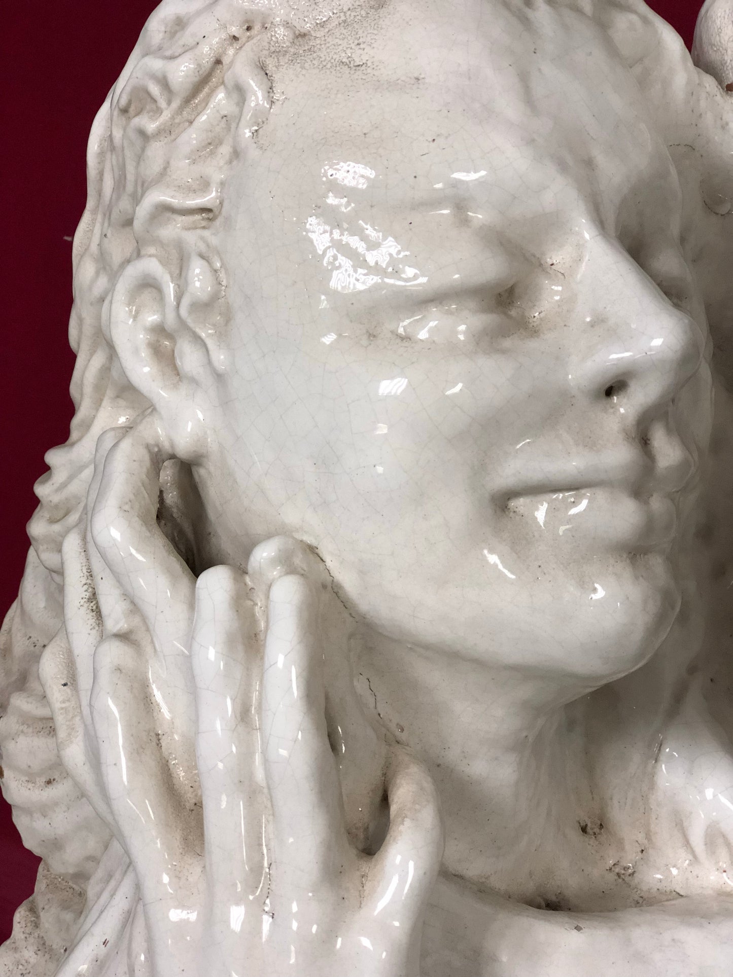 Scultura in maiolica dipinta . Coppia di innamorati XIX secolo