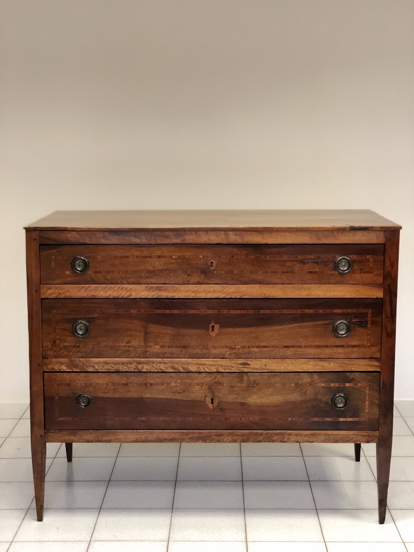 Lombard chest of drawers, Directory. 18th century