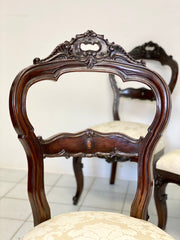 Quattro sedie in noce Luigi Filippo . Restaurate