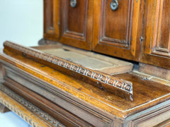 Inginocchiatoio mobiletto Luigi XIV di area Toscana . XVII secolo