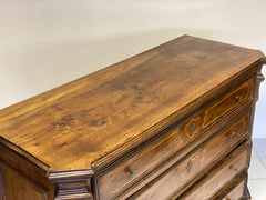 Canterano Lombardo in noce . Milano XVII secolo