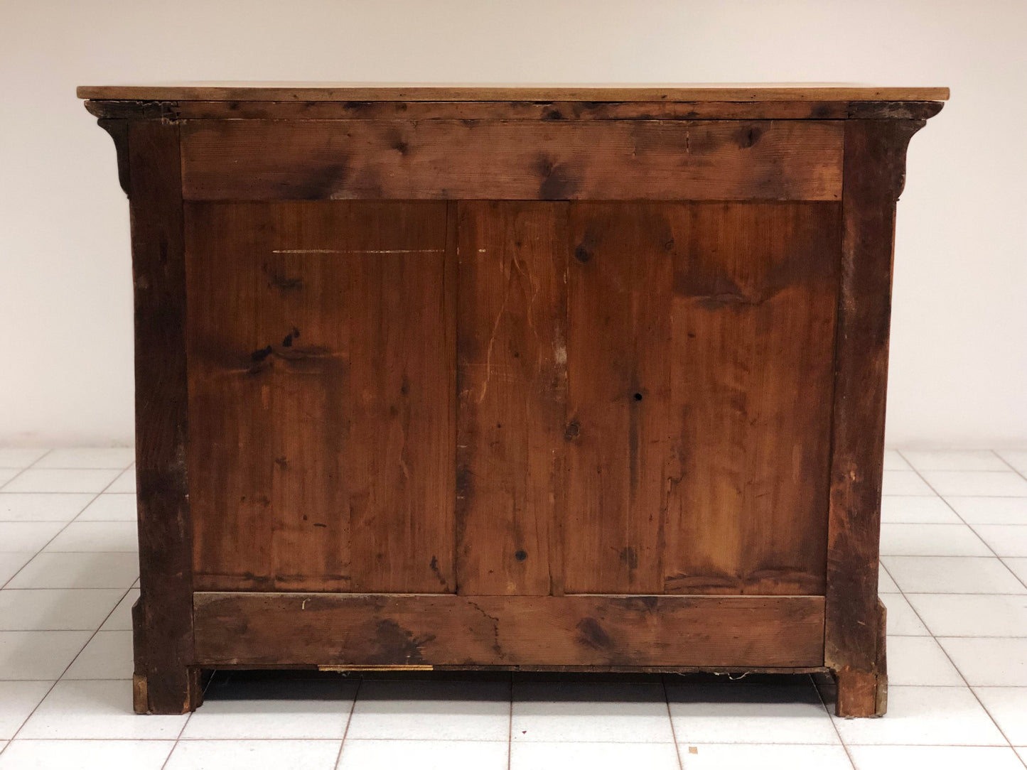 Charles X chest of drawers in walnut and walnut feather