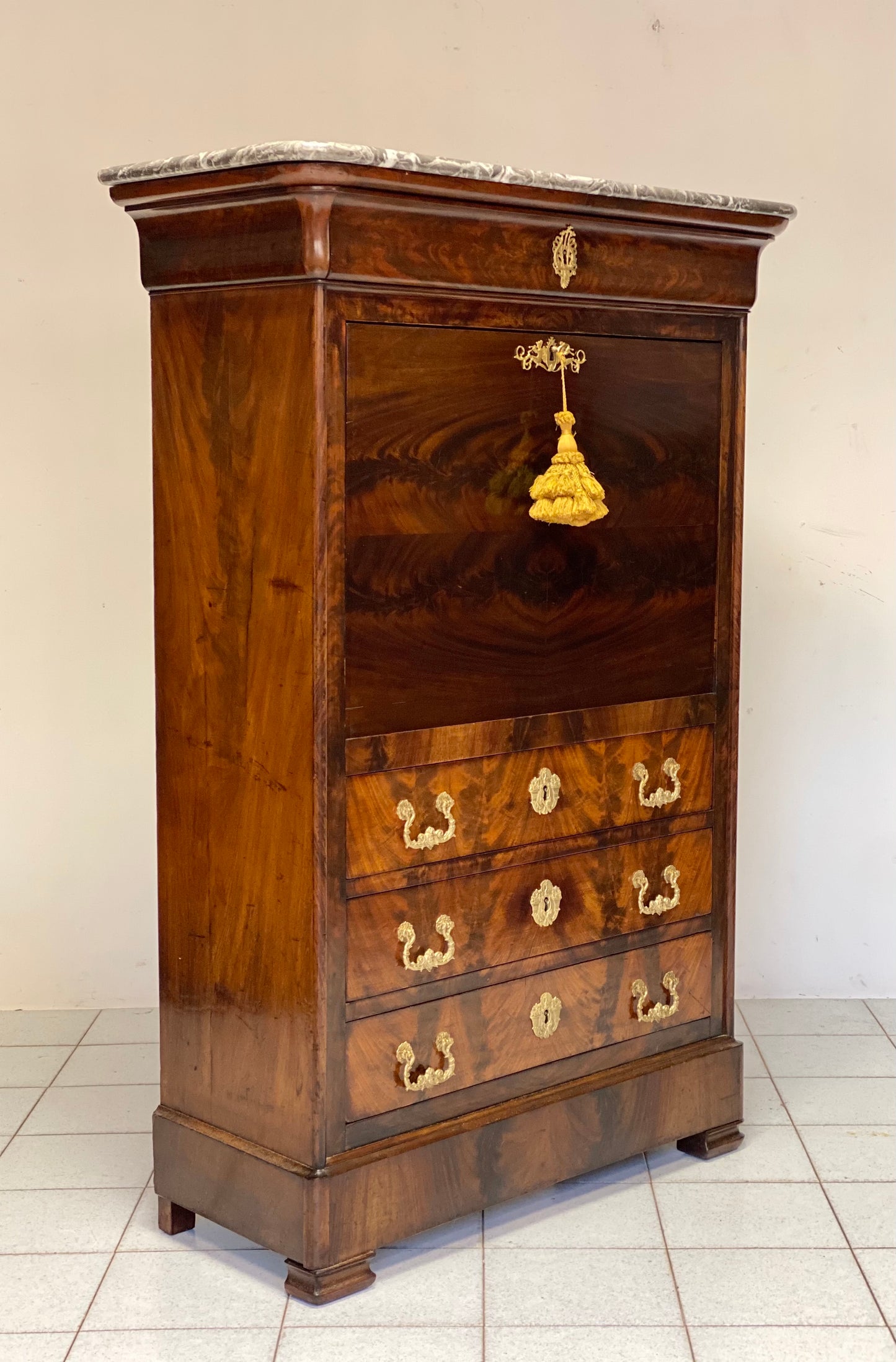 Secretaires Carlo X piuma di mogano . XIX secolo . Restaurato