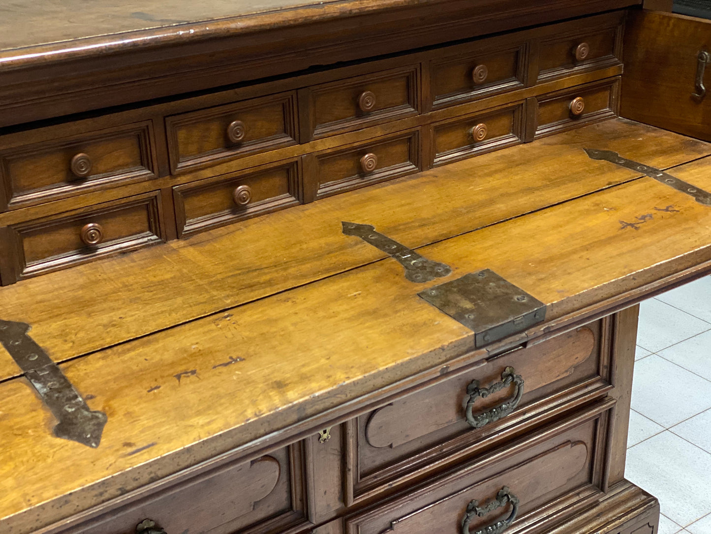 Lombard Brescian cabinet chest of drawers. Louis XIV. 17th century