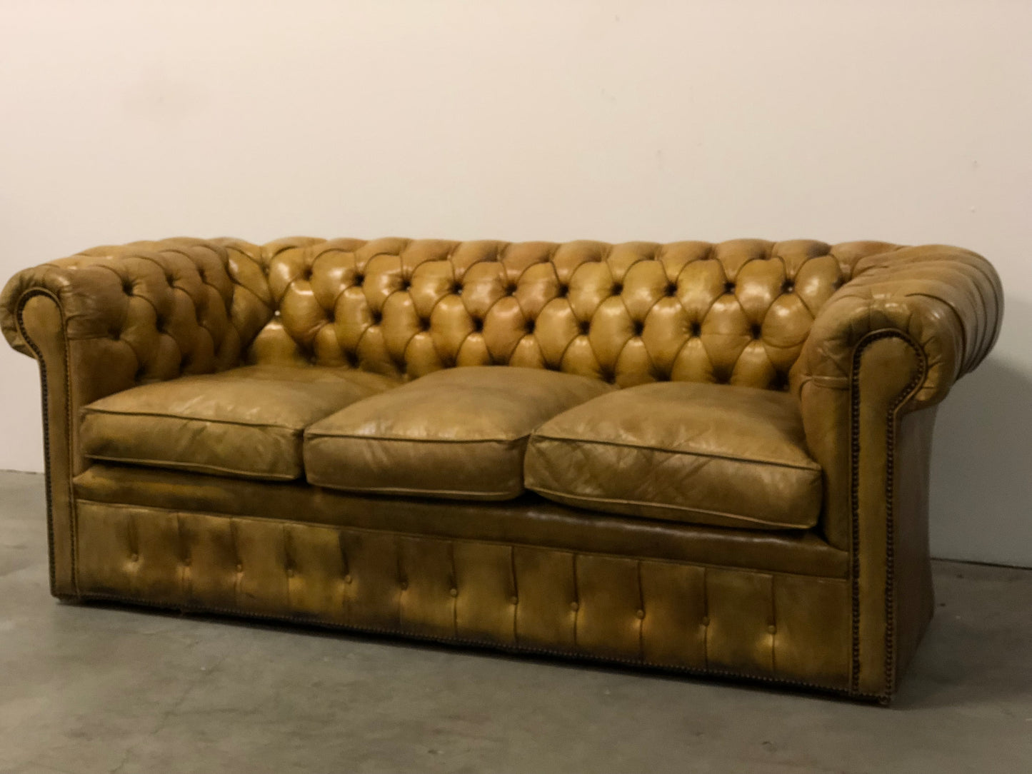Chesterfield capitonné leather three seater. England 70s