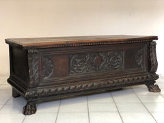 Cassapanca lombarda in noce