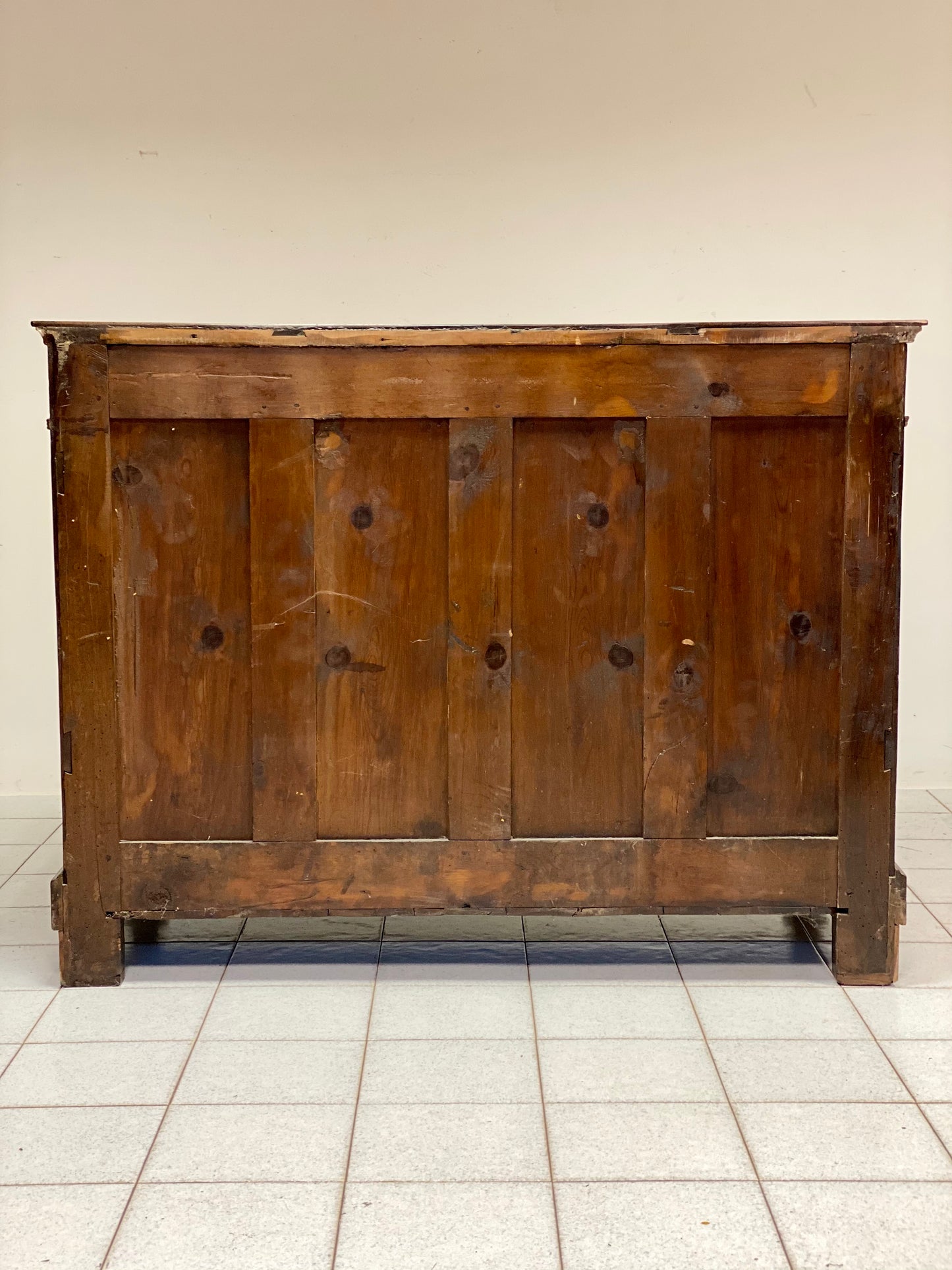 Credenza in noce lombarda metà XIX secolo . Restaurata