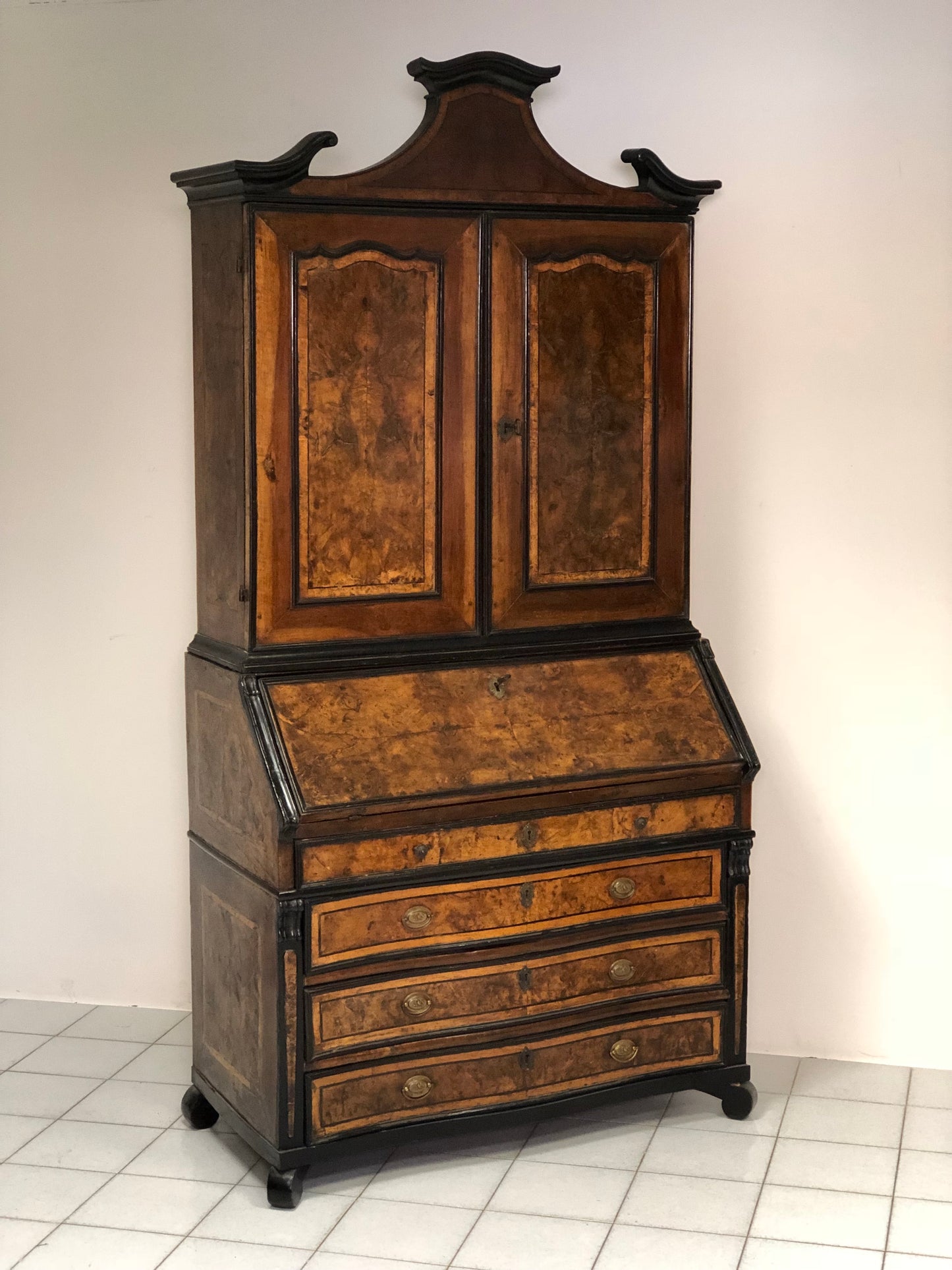 Trumeau moved on the front Lombardy Louis XV root. Early 18th century