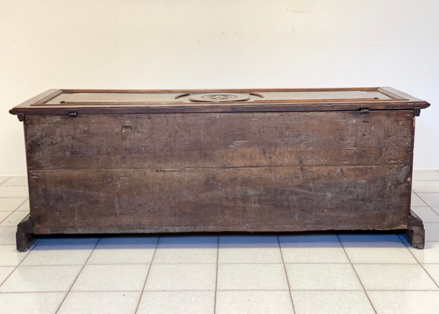 Emilian walnut chest with carved bosses. Bologna 17th century