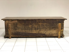 Cassapanca lombarda veneta scolpita . XVII secolo