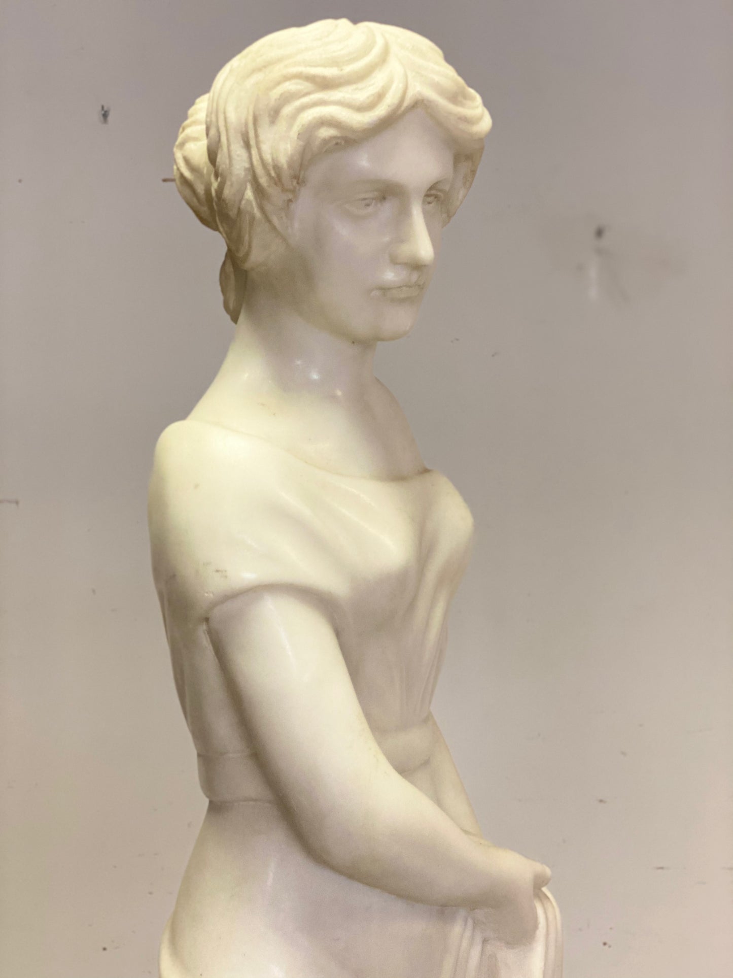 Scultura dama in marmo Carrara firmata .XIX secolo