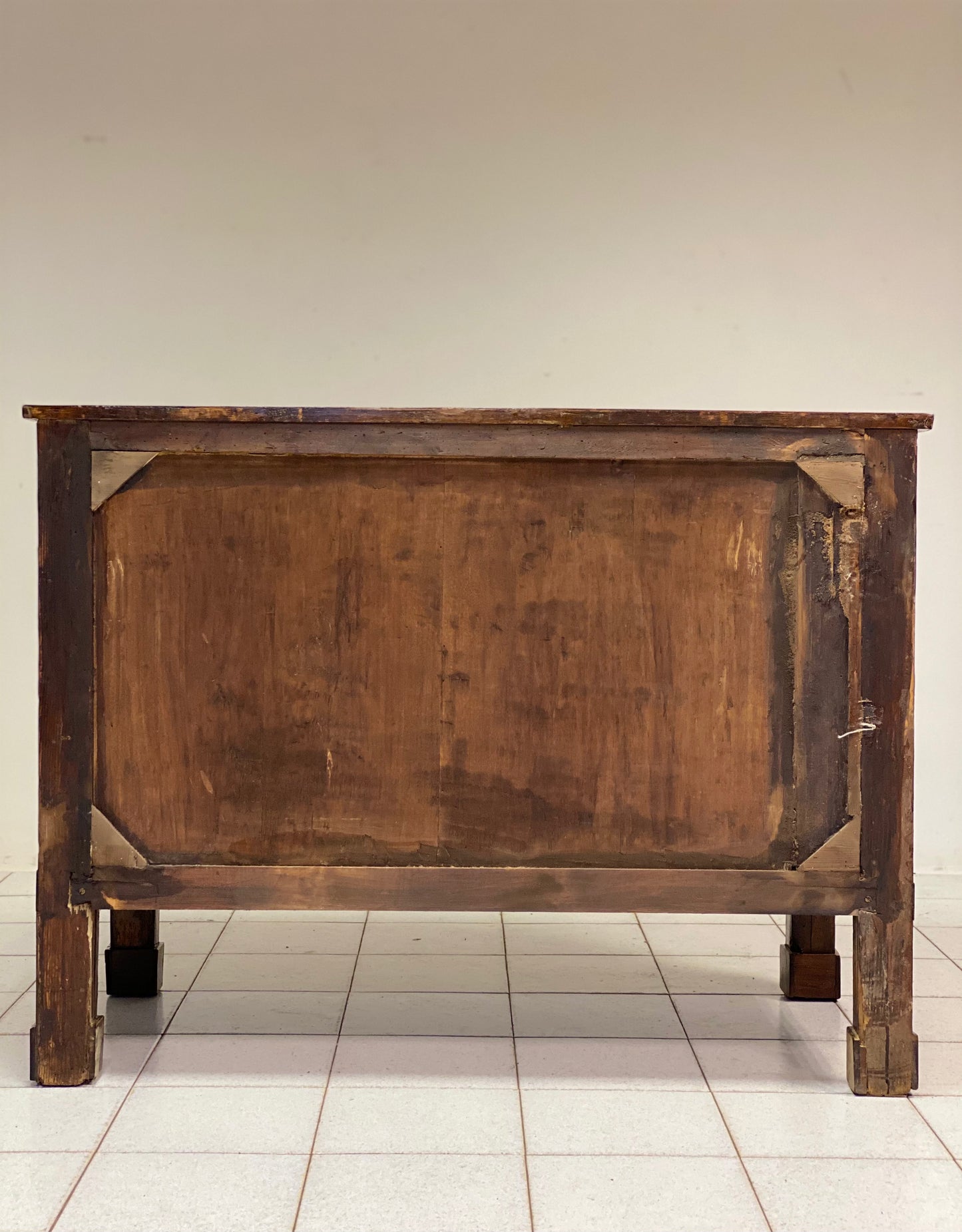 Cassettone impero Lombardo in noce . XIX secolo . Restaurato