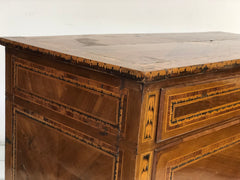 Cassettone Luigi XVI lombardo . XVIII secolo