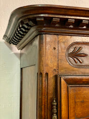 Armadio Luigi XV in noce . Restaurato. XVIII secolo