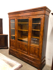 Liberia Carlo X in radica di noce . XIX secolo
