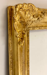 Grande cornice in legno intagliato dorato . XIX secolo