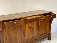 Credenza impero in noce con colonne a bretelle