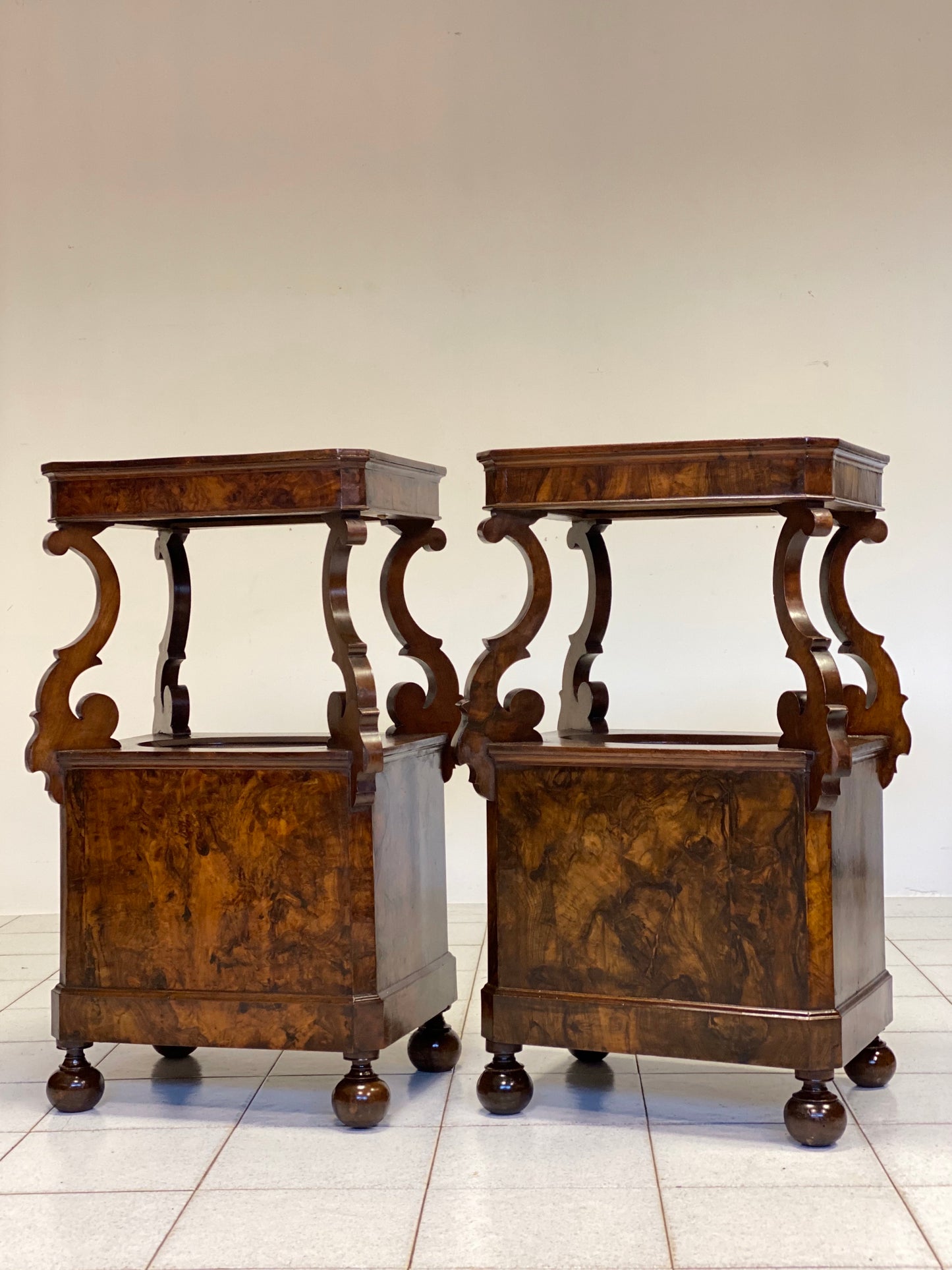 Pair of Lombardi Carlo X rooted centerpiece nightstands