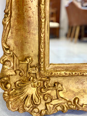 Grande specchiera lombarda in legno intagliato dorato a foglia . XIX secolo