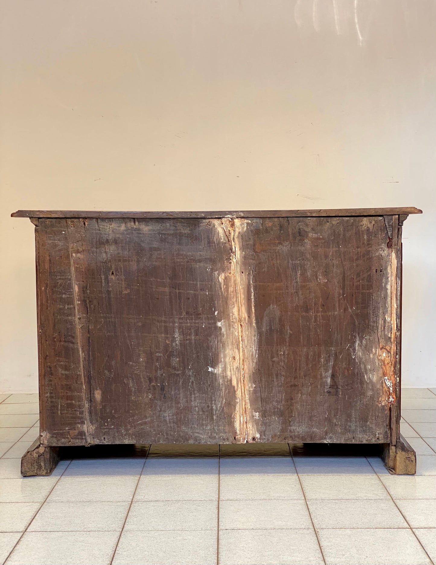 Emilian walnut sideboard. Modena 17th century