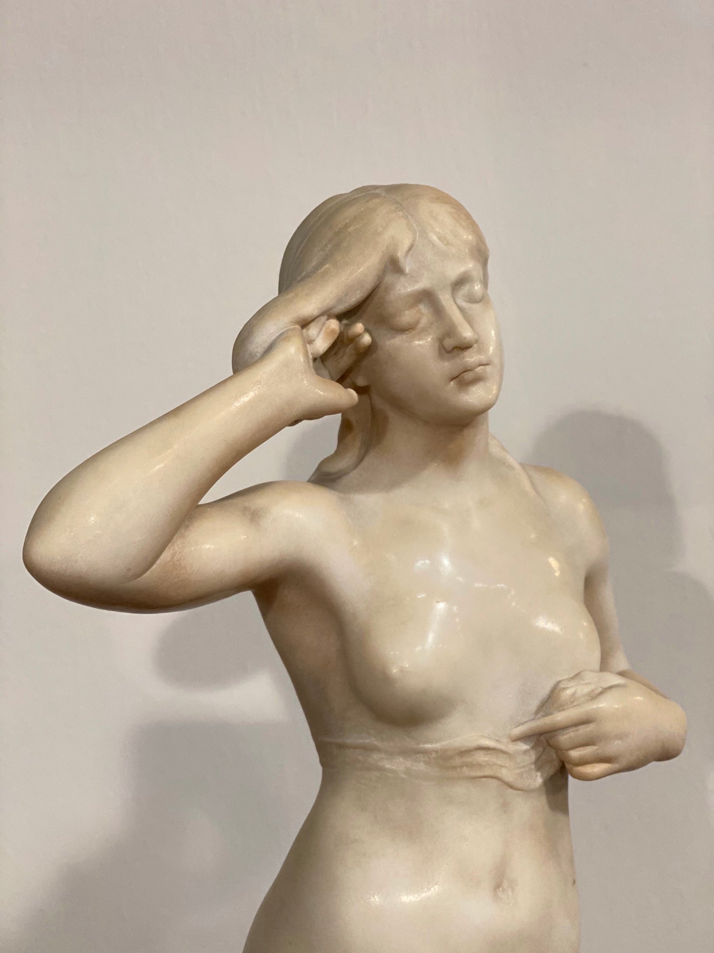 Venus bathing in Carrara marble. 19th century