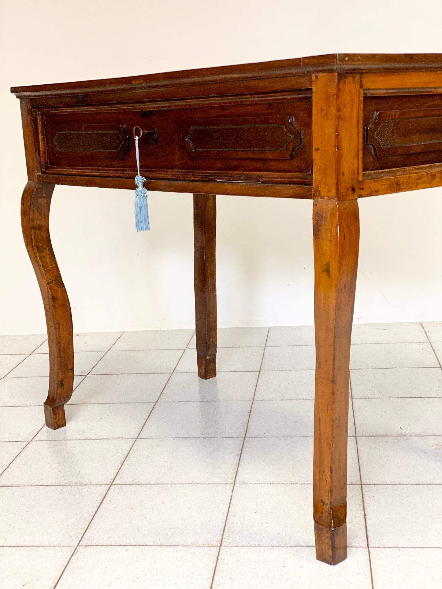 Louis XV writing table from Bergamo centre 18th century