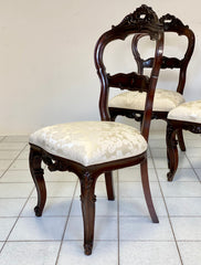 Quattro sedie in noce Luigi Filippo . Restaurate