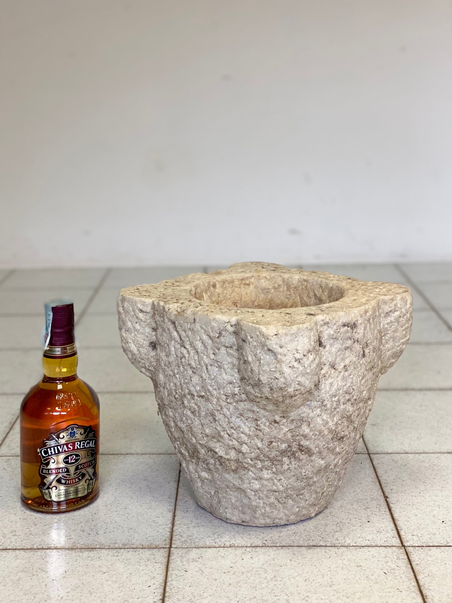 Mortaio in marmo . Inizio XIX secolo