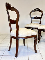 Quattro sedie in noce Luigi Filippo . Restaurate