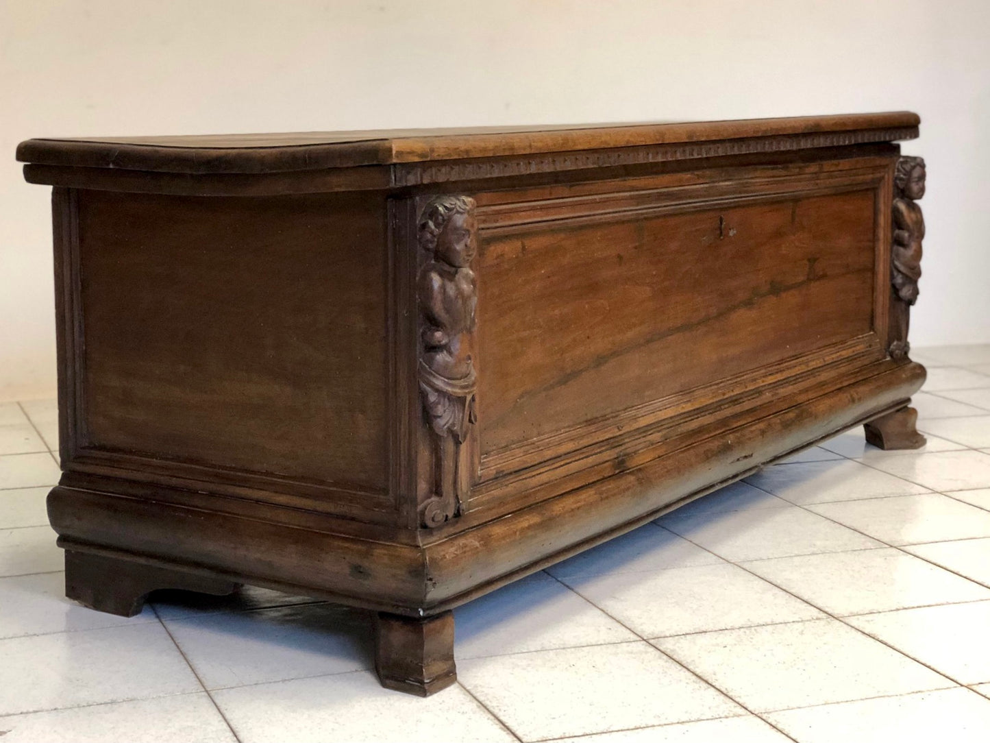 Cassapanca lombarda bresciana . XVII secolo