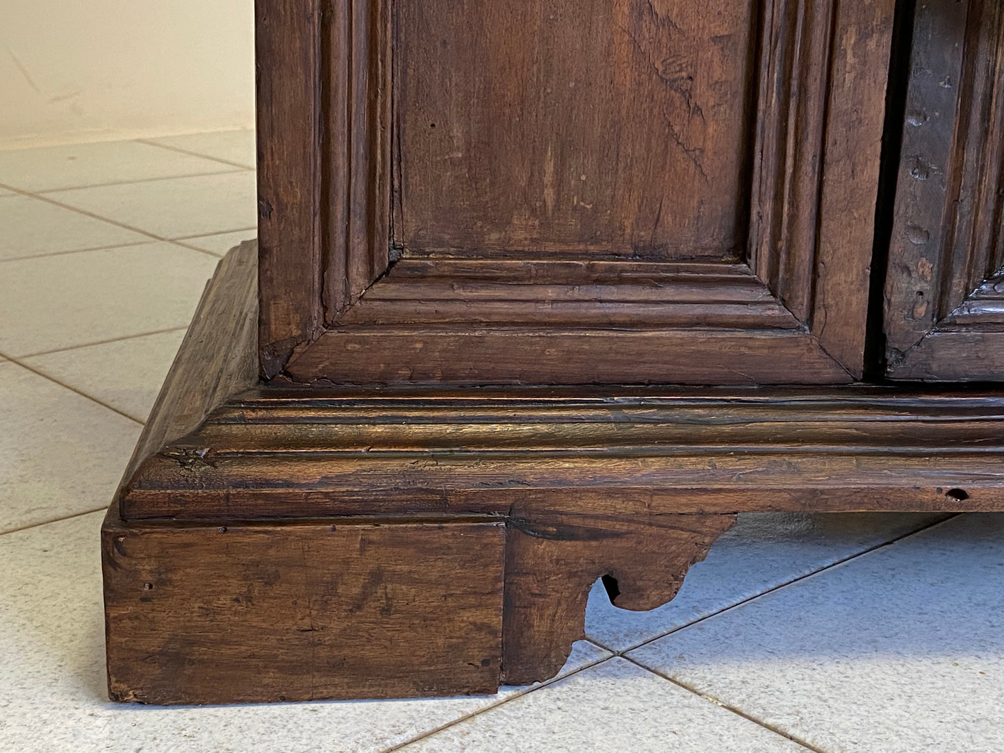 Louis XIV sideboard cabinet. Emilia 17th century