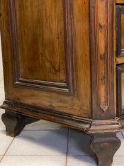 Canterano Lombardo in noce . Milano XVII secolo