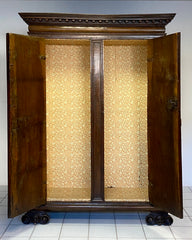 Armadio stipo Luigi XIV Lombardo in noce . XVII secolo