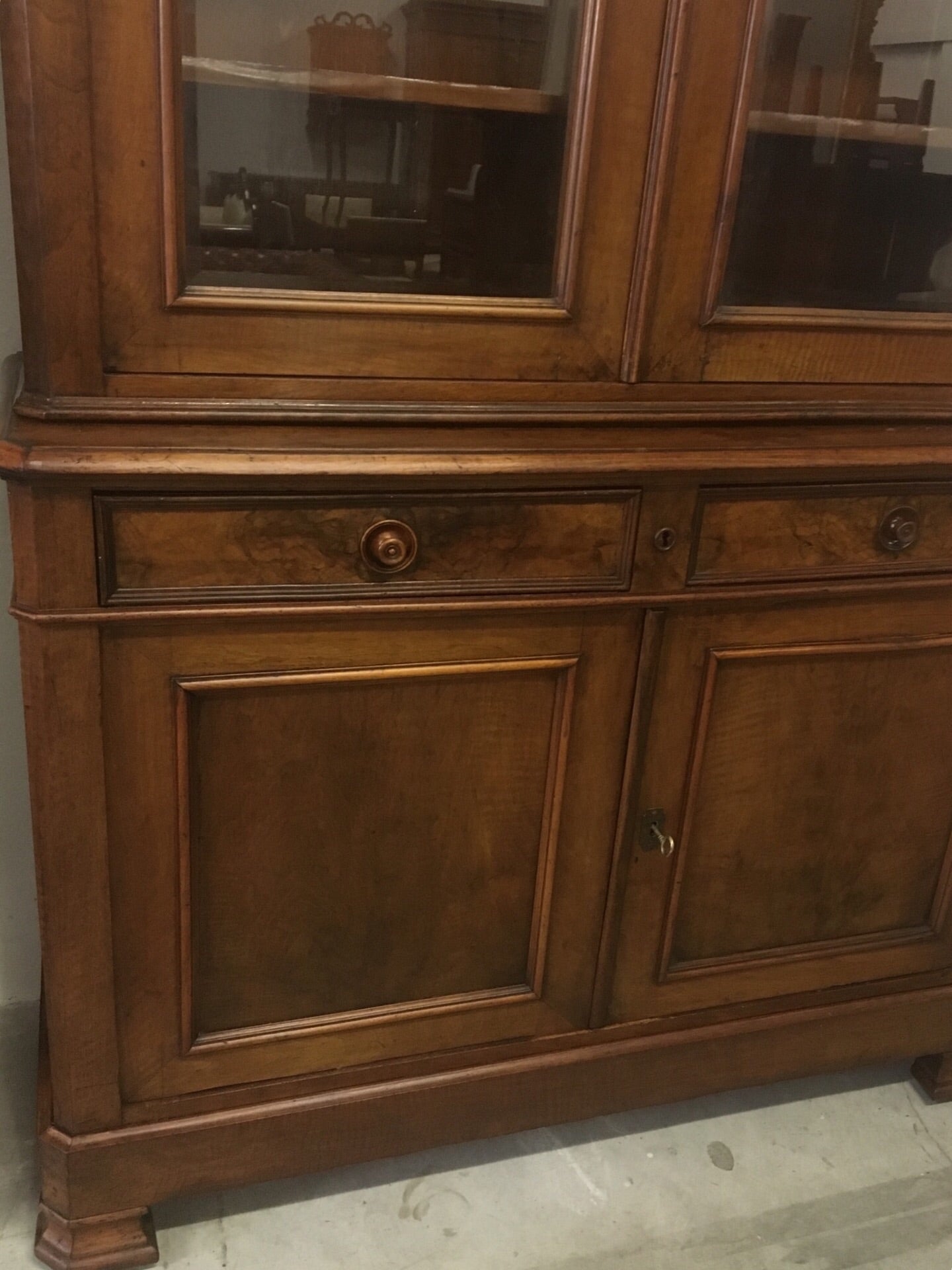 Credenza vetrina libreria Luigi Filippo in noce massello