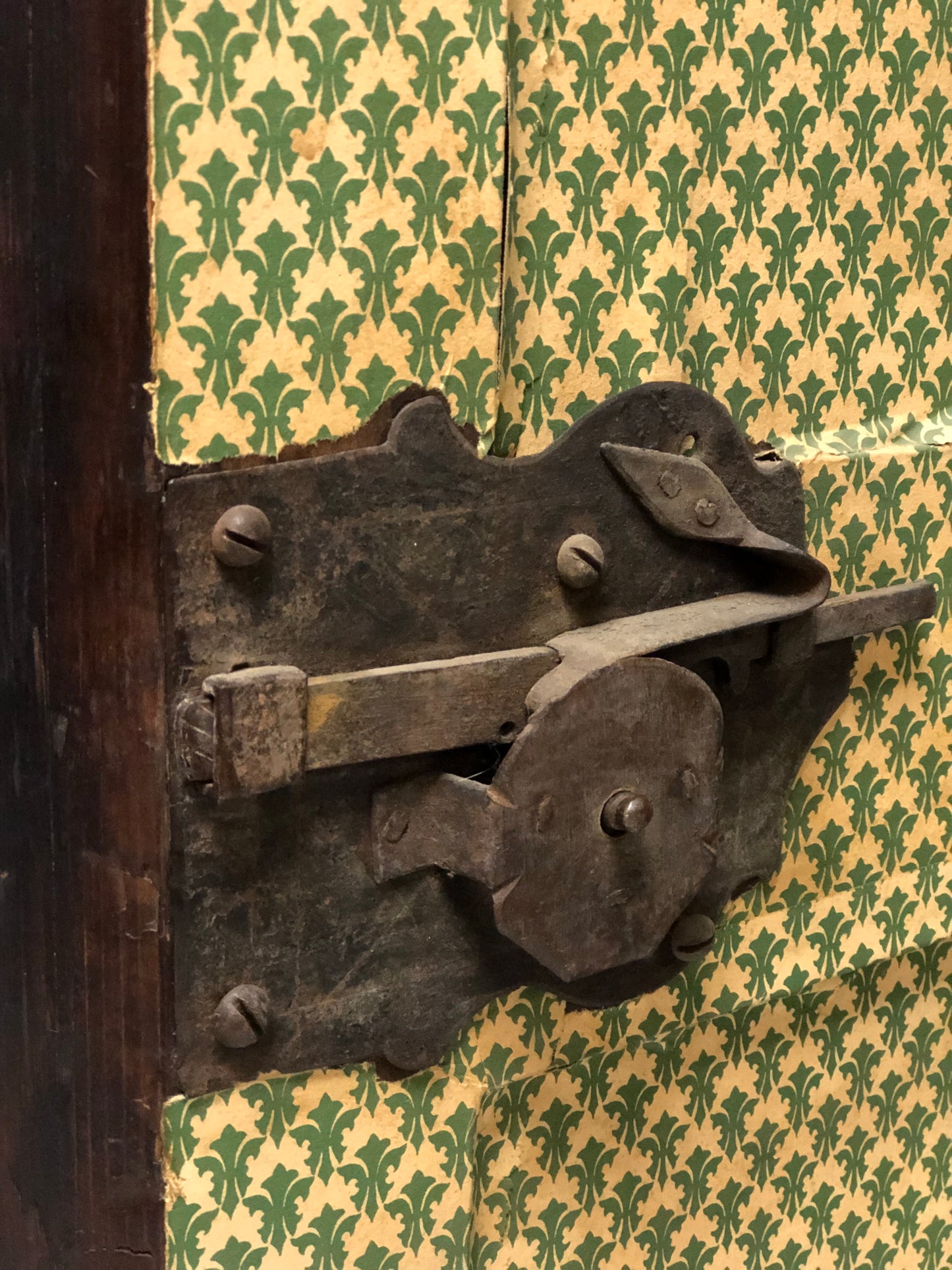 Emilian rusticated corner cupboard. 17th century