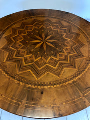 Tavolo di Rolo intarsiato . 110 cm diametro