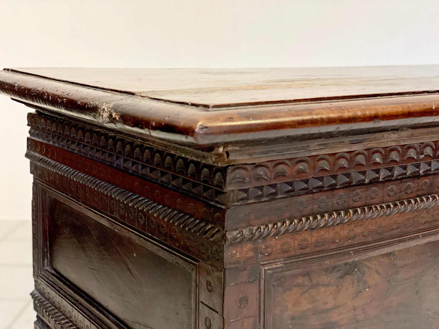 Cassapanca di noce Venezia XVI secolo