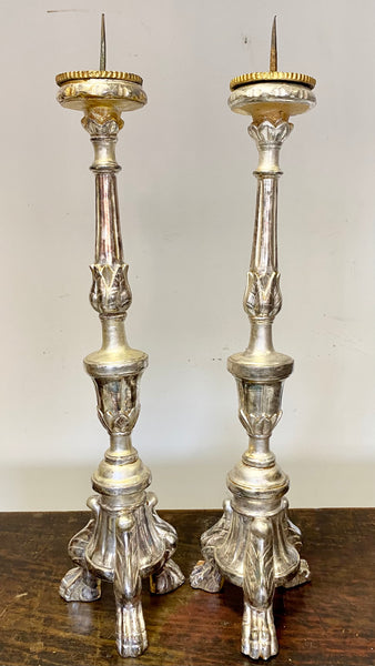 Coppia di candelieri Luigi XV legno foglia argento . XVIII secolo
