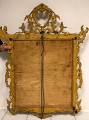 Specchiera in legno intagliato dorato a foglia . Venezia inizio XIX secolo