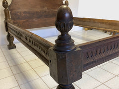 Letto in noce Luigi XIV . Lombardia XVII secolo