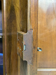 Credenza impero in noce con colonne a bretelle
