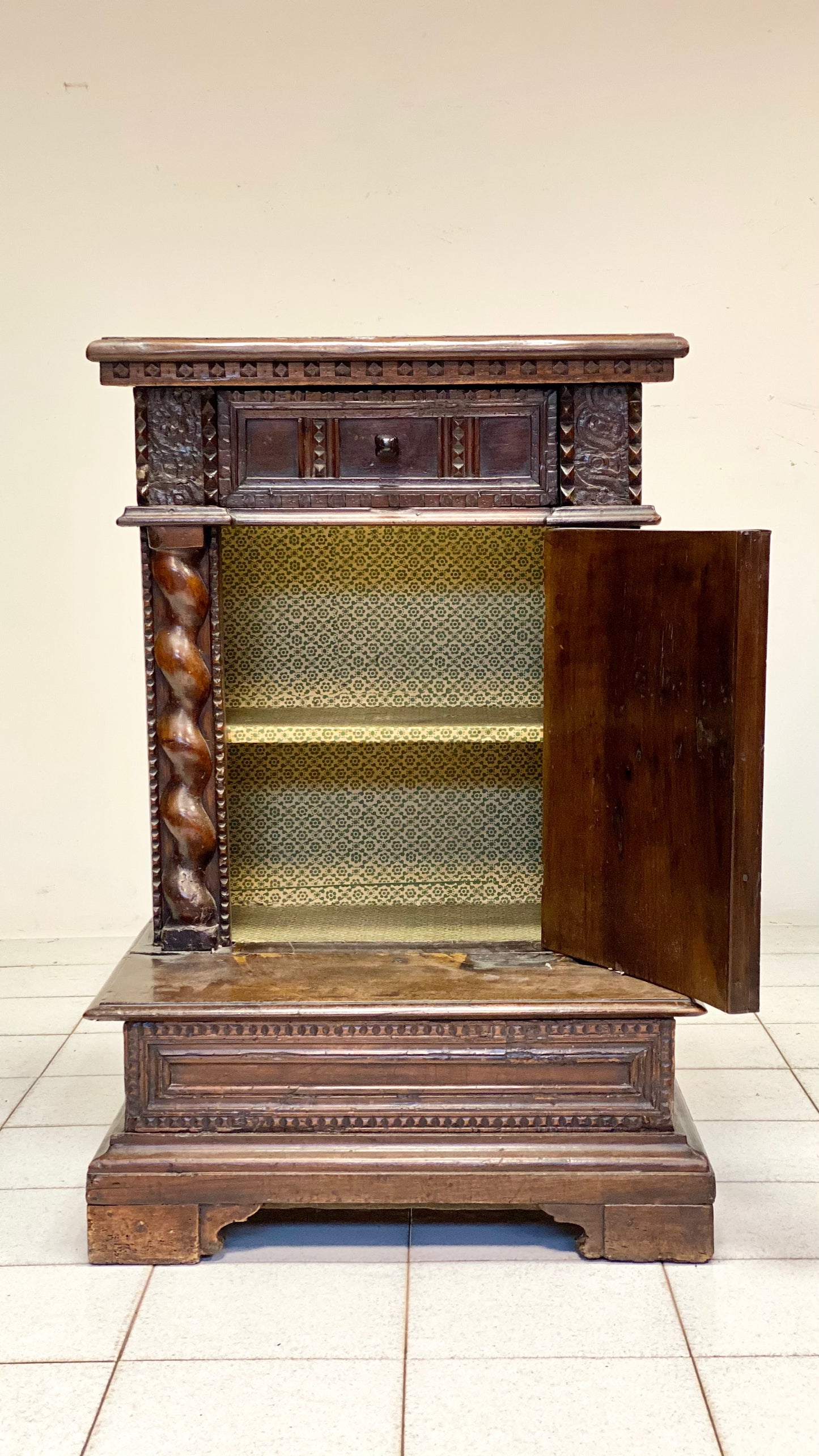 Inginocchiatoio Lombardo Luigi XIV . XVII secolo