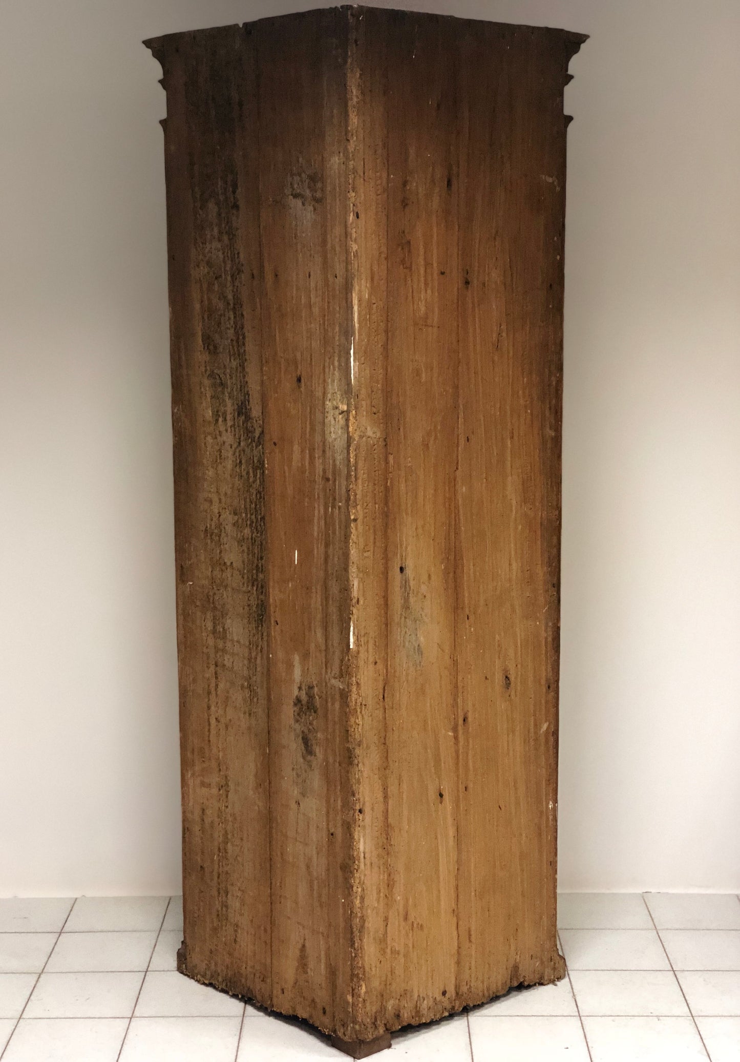Emilian rusticated corner cupboard. 17th century