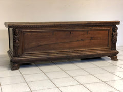 Cassapanca lombarda bresciana . XVII secolo
