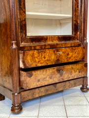 Vetrina Carlo X lombarda noce . XIX secolo