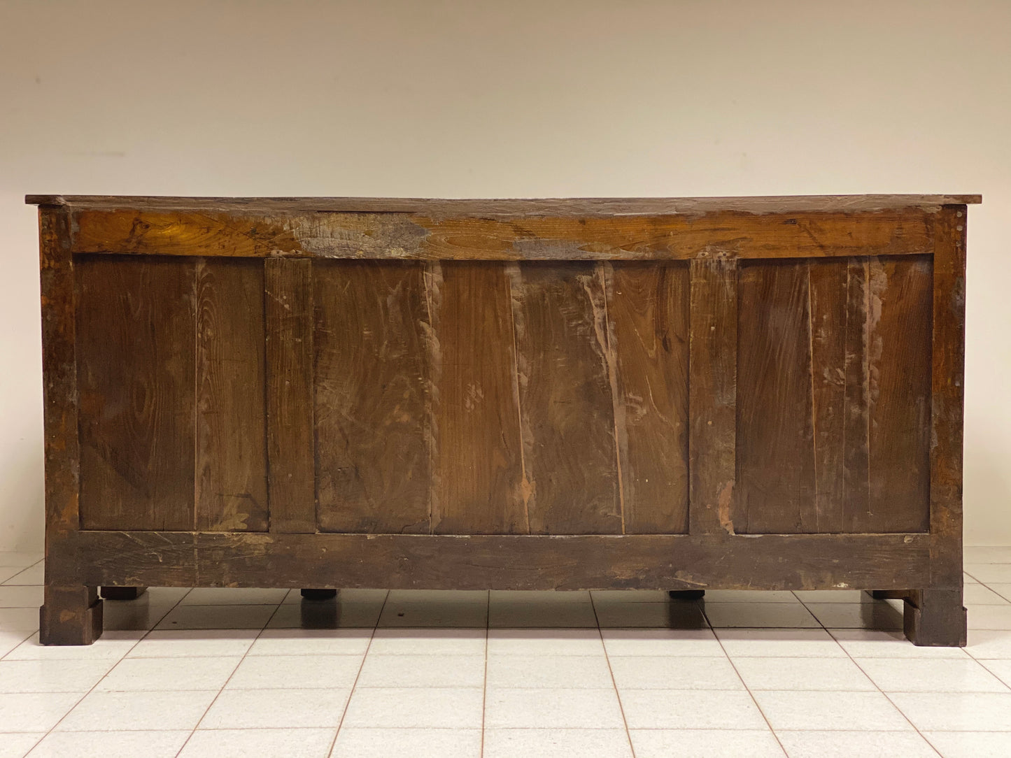 Credenza impero di noce quattro porte . Inizio XIX secolo