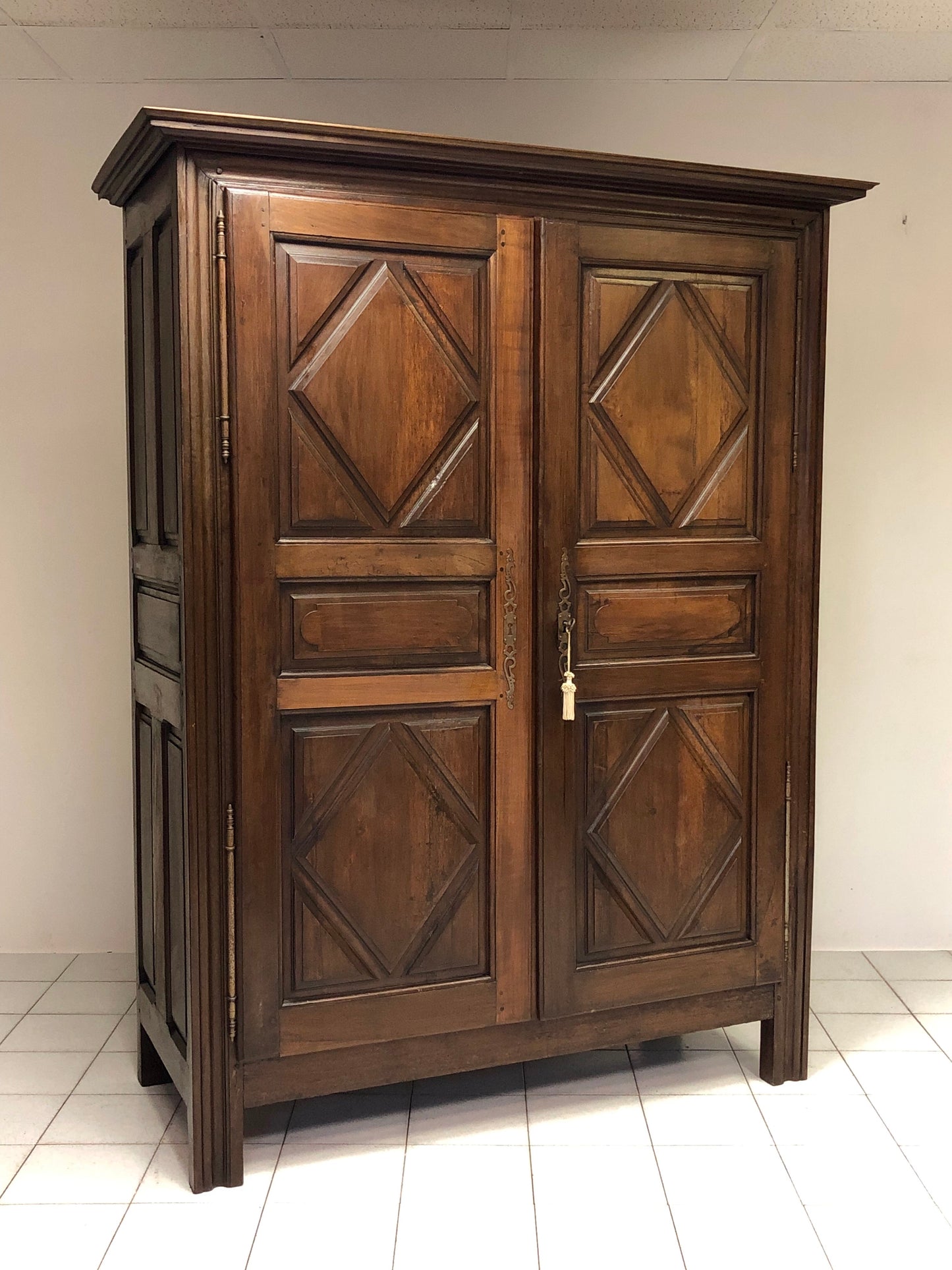 Diamond-point walnut wardrobe. 18th century