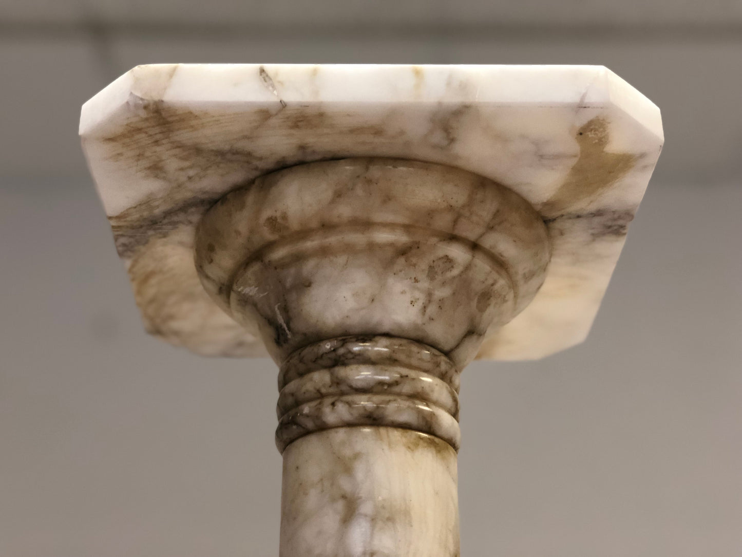 Colonna in marmo di Carrara