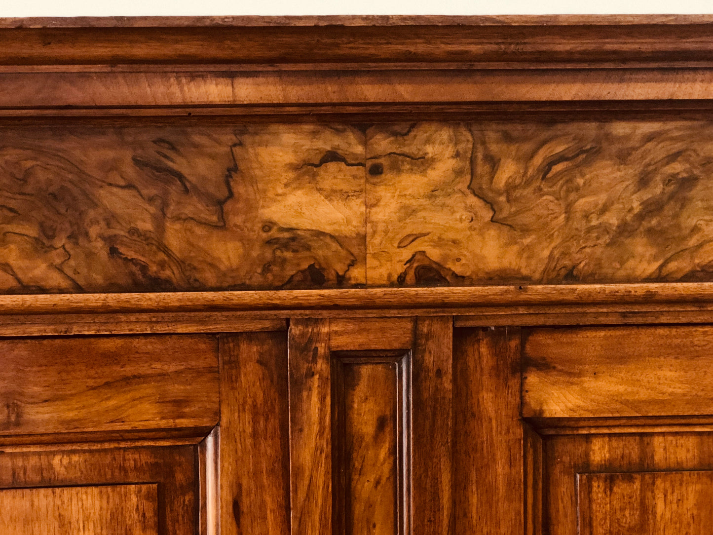 Carlo X wardrobe four doors Lombard walnut and briar