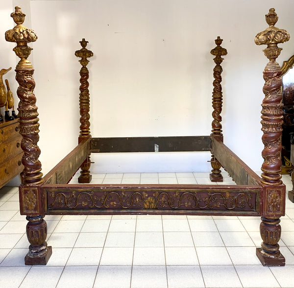 Letto matrimoniale legno laccato dorato. Lucca Siena fine XVI inizio XVII secolo